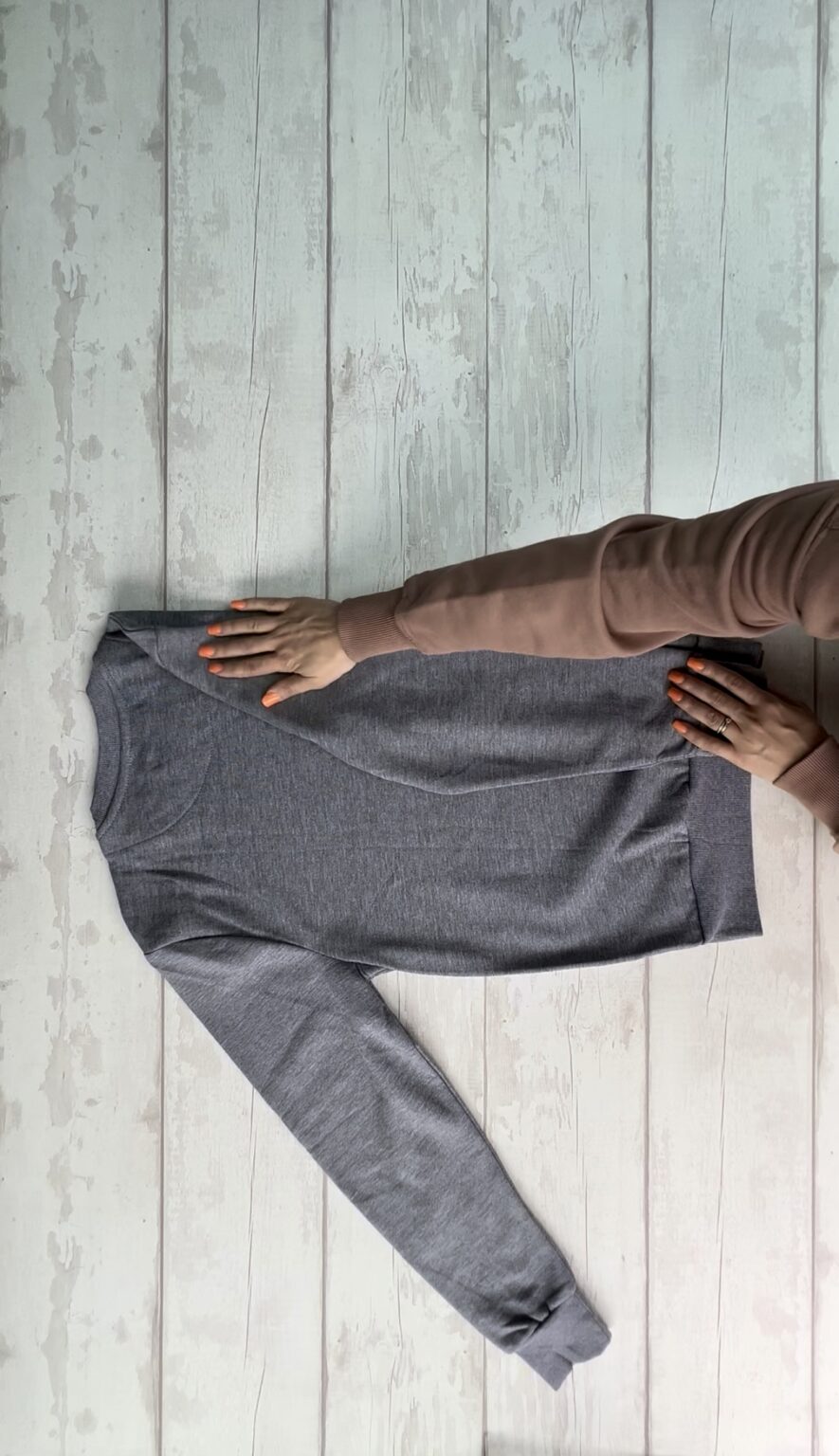 How to Fold a Jumper - Sophie Liard