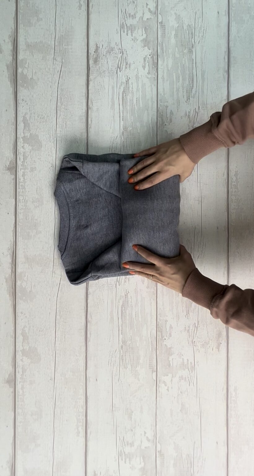 How to Fold a Jumper - Sophie Liard